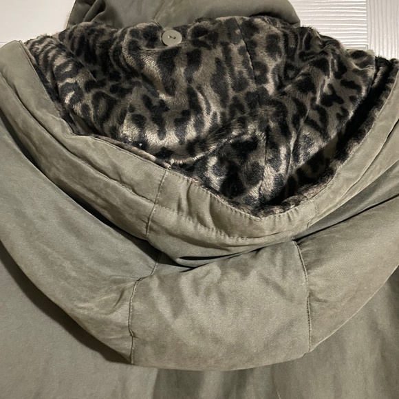 Woman's Fall/winter Jacket - Picture 6 of 7